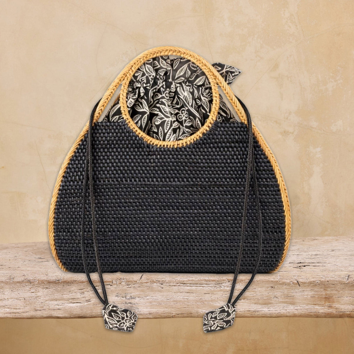 Pre-Order (Ships Oct 30) Ata Vine Handwoven Roll Summer Resort Handbag in Black