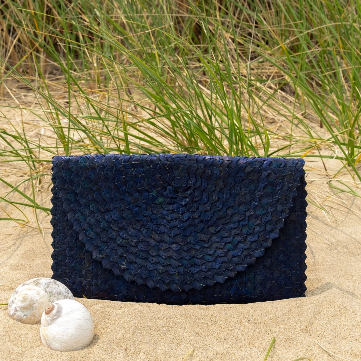 Straw Summer Resort Clutch Navy