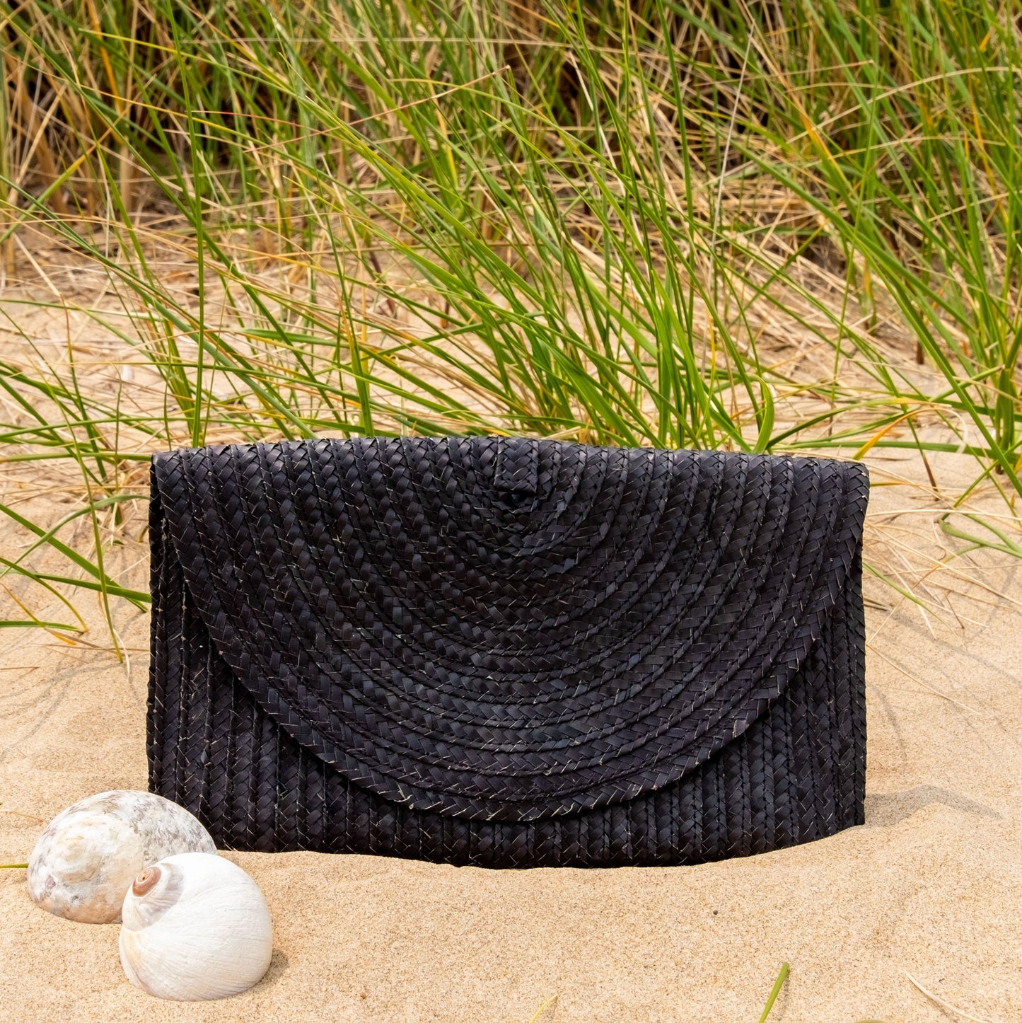 Pre-Order (Ships Oct 30) Straw Summer Resort Clutch Black
