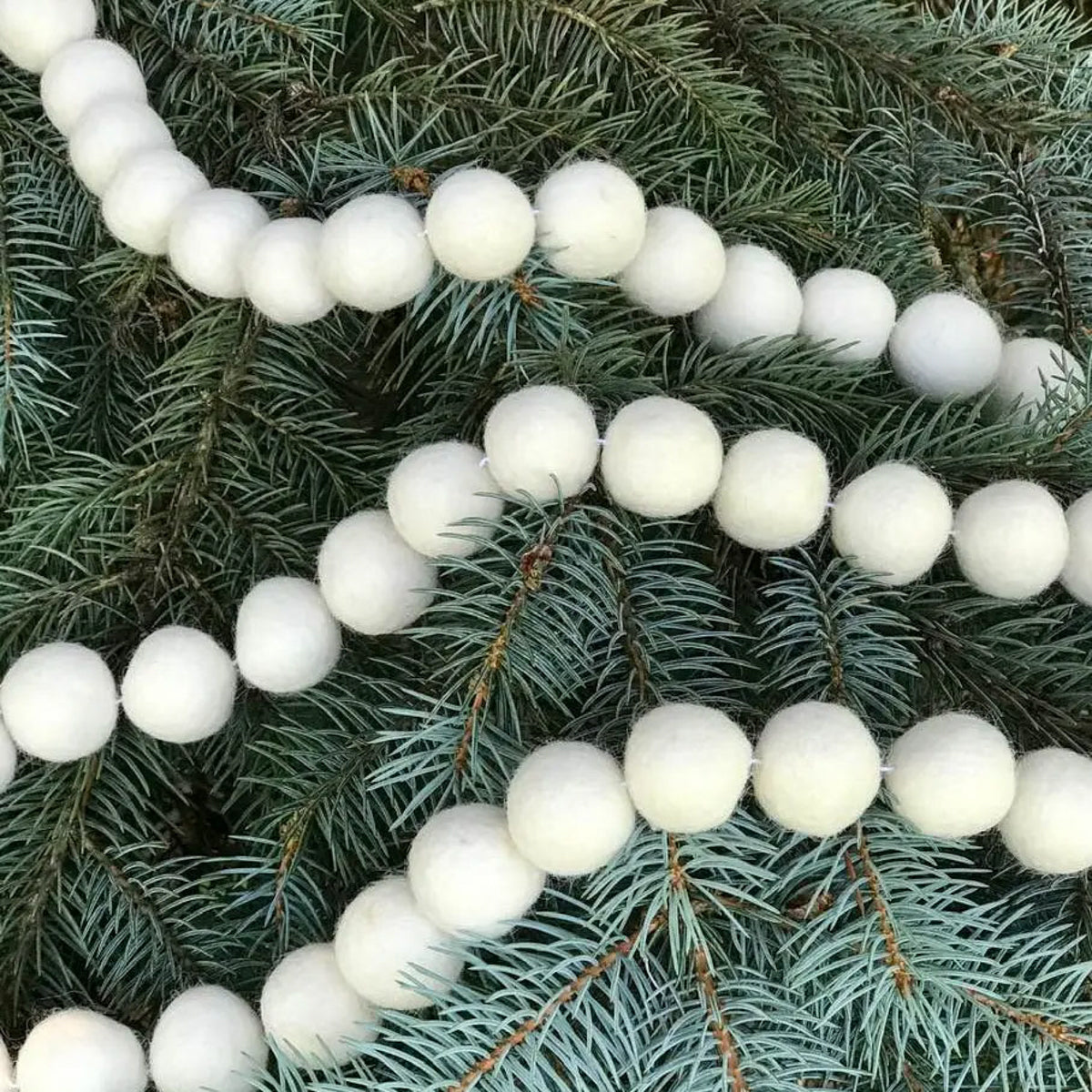 Garland - Wall Décor - White Ball