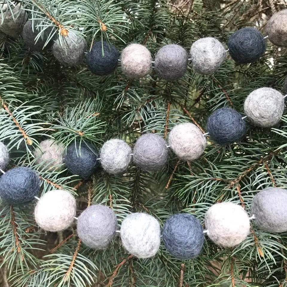 Garland - Wall Décor - Gray Ball