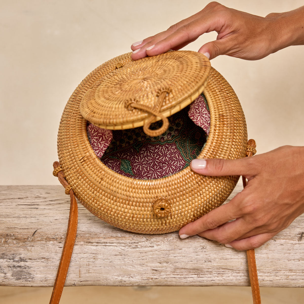 Ata Vine Round Sumer Resort Crossbody Bag - Canteen