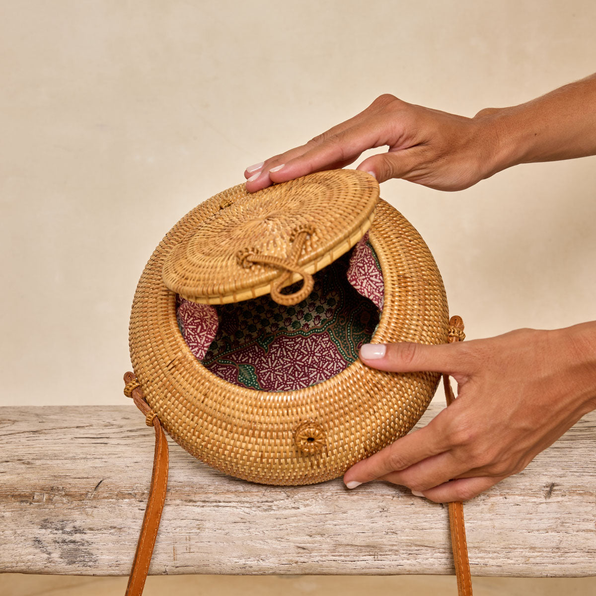Ata Vine Round Sumer Resort Crossbody Bag - Canteen