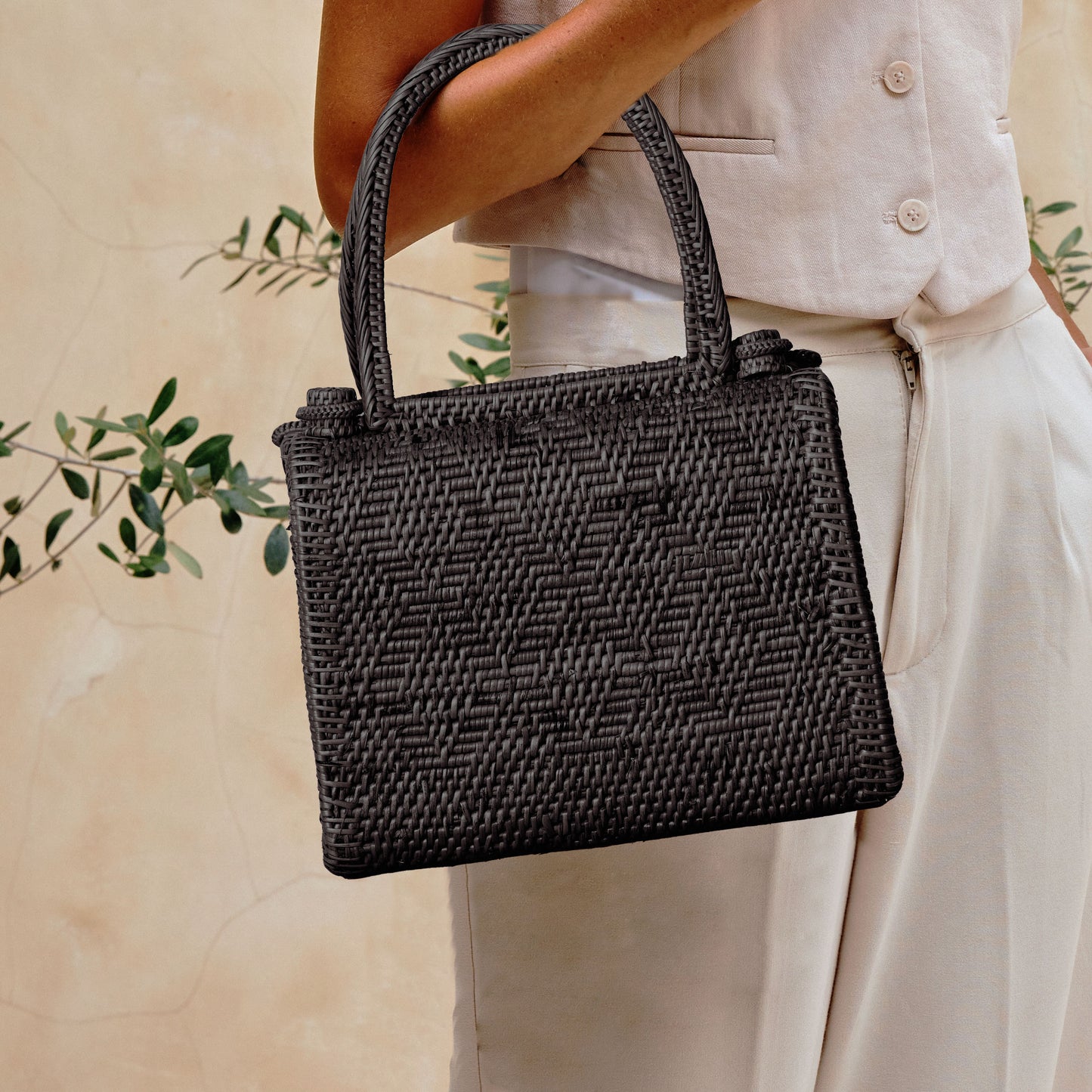 Ata Vine Handbag - Summer Resort Black