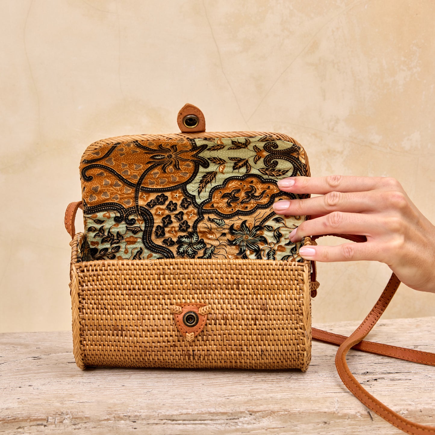 Ata Vine Rattan Straw Small Summer Resort Crossbody Bag