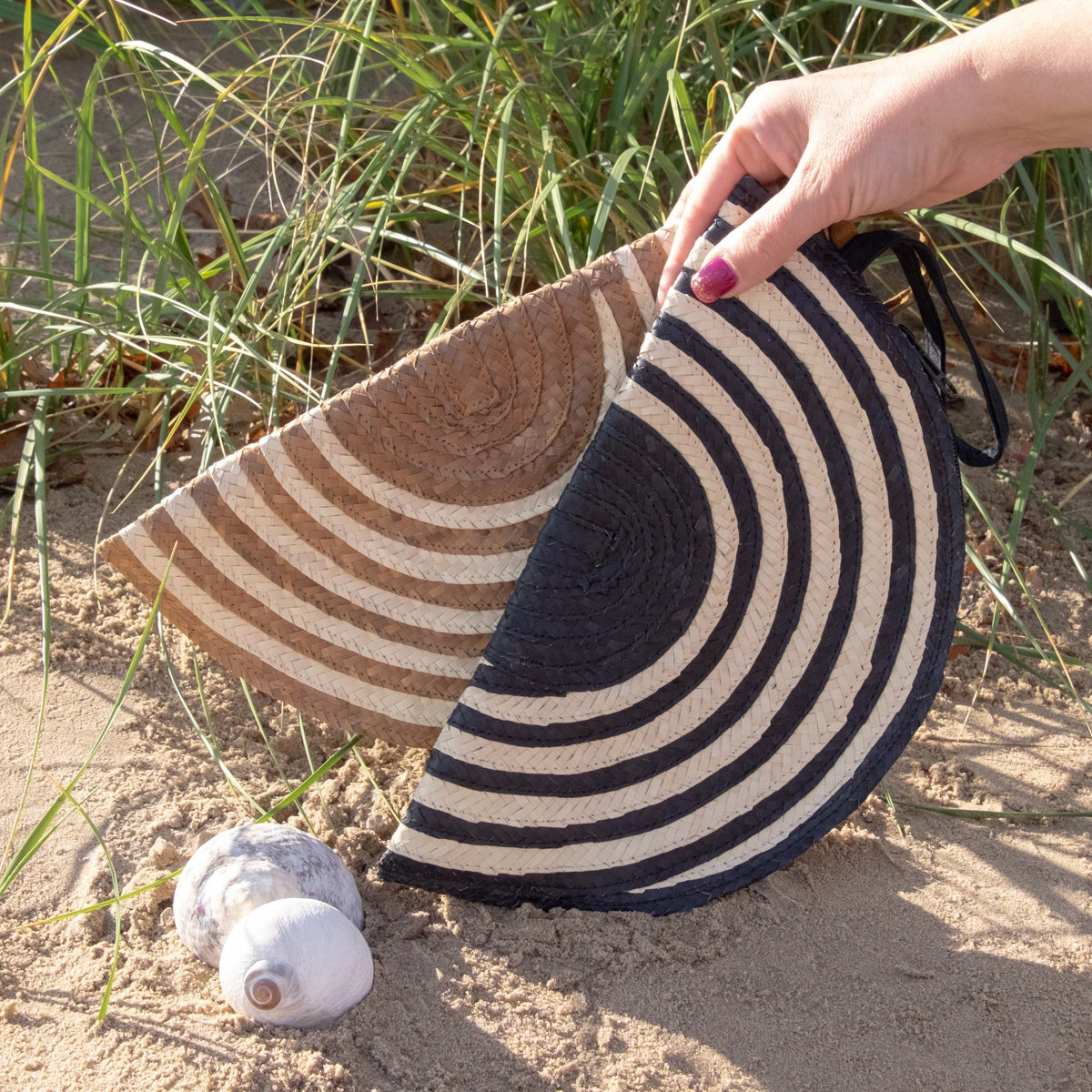 Round Summer Resort Clutch Natural and White