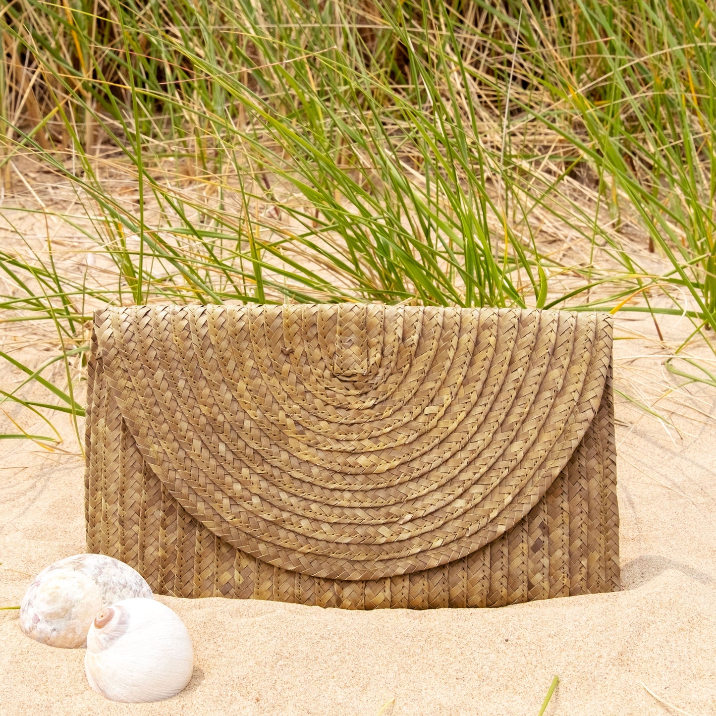Straw Summer Resort Clutch Solid Natural