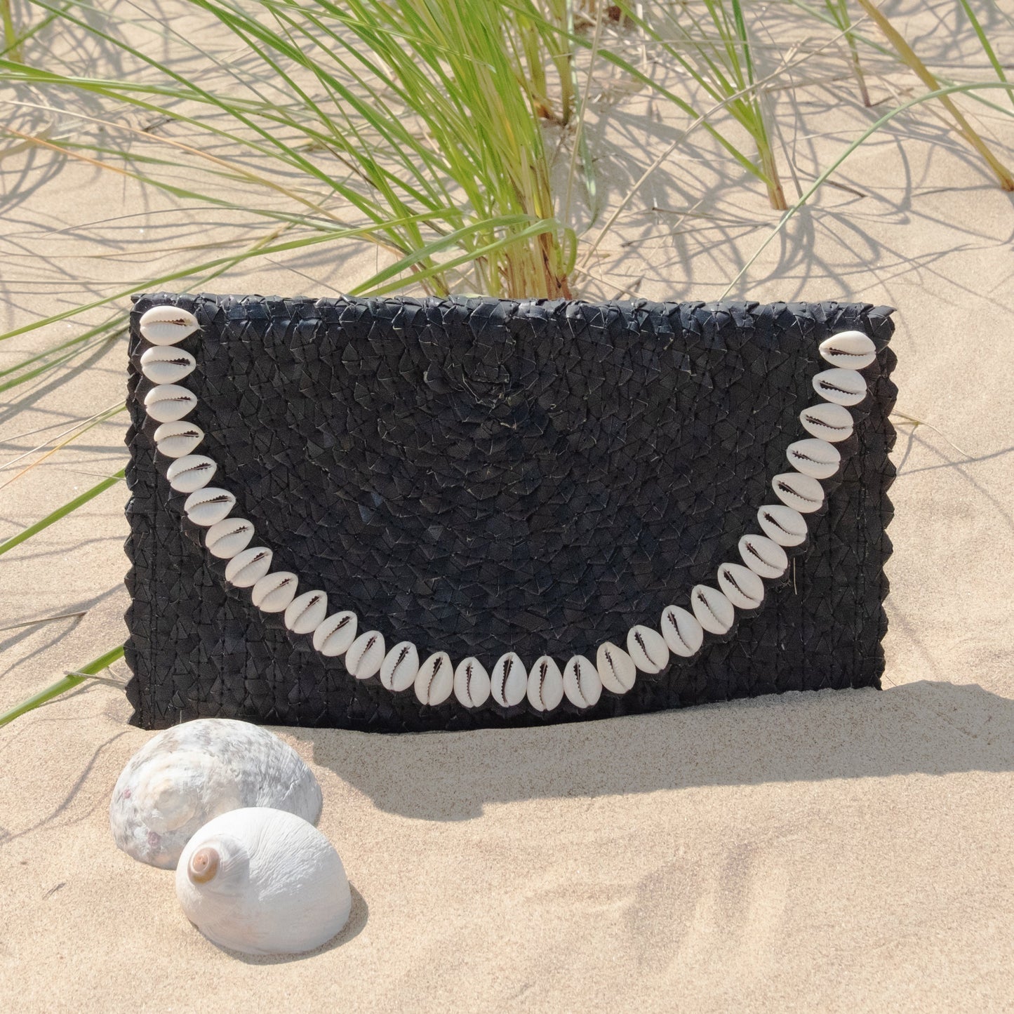 Straw Summer Resort Clutch - Black with Cowrie Shell Trim