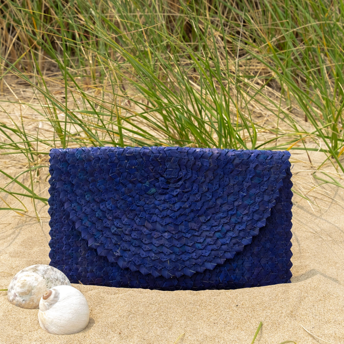 Pre-Order (Ships Oct 30) Straw Summer Resort Clutch Navy