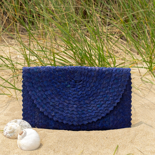 Pre-Order (Ships Oct 30) Straw Summer Resort Clutch Navy