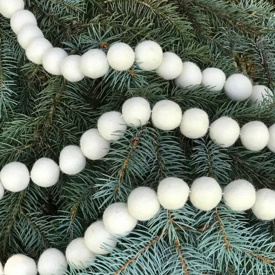 Garland - Wall Décor - White Ball