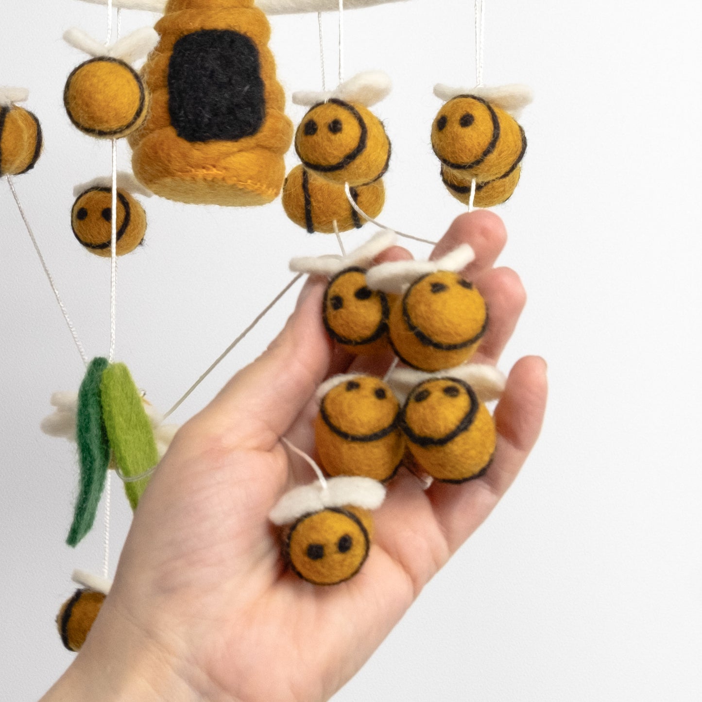 Baby Mobile - Nursery Décor - Flying Bee