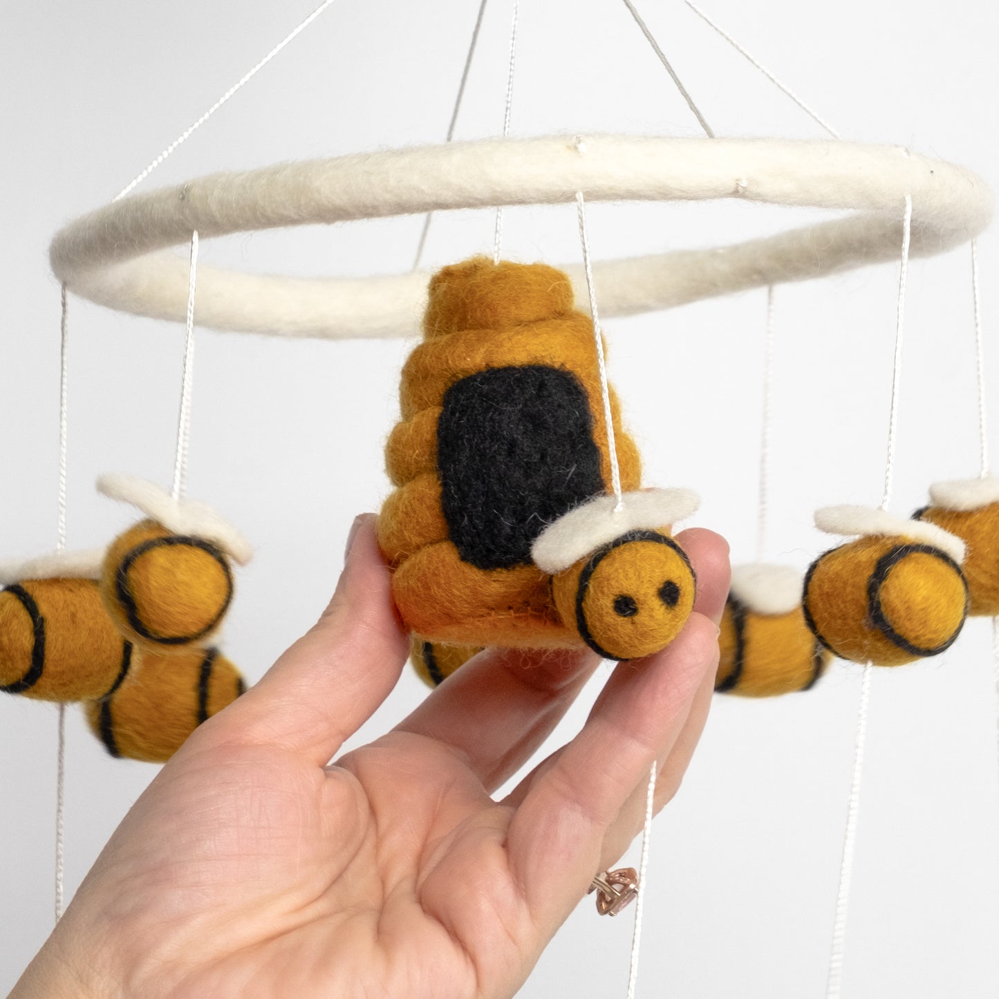 Baby Mobile - Nursery Décor - Flying Bee
