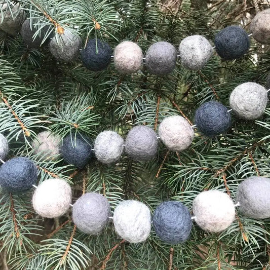Garland - Wall Décor - Gray Ball